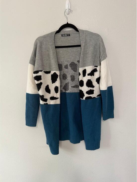 Sweaters - Cardigan size medium